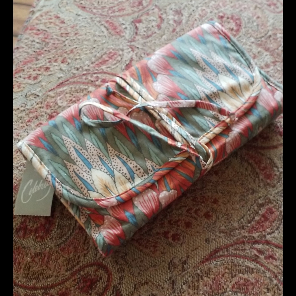 NEW Celebrity Travel Organizer - Picture 10 of 10